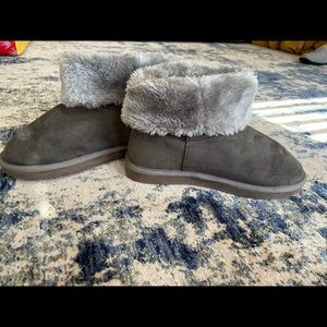 Gray Aeropostale boots